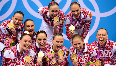 Anastasia Davydova yra laimėjusi penkis olimpinius aukso medalius atstovaudama Rusijos sinchroninio plaukimo rinktinei.