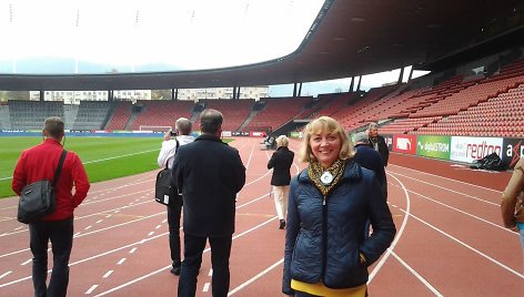 LLAF generalinė sekretorė Nijolė Medvedeva Ciurich stadione