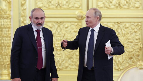 Nikolas Pa&scaron;inianas, Vladimiras Putinas