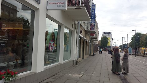 Laives alejoje krenta atn galvu