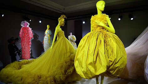 &bdquo;Giambattista Valli&ldquo; 2020 m. pavasario ir vasaros kolekcijos modeliai