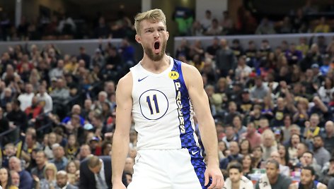 Domantas Sabonis staugia patenkintas po įspūdingo dėjimo „Indiana Pacers“ ir „Philadelphia 76ers“ rungtynėse.