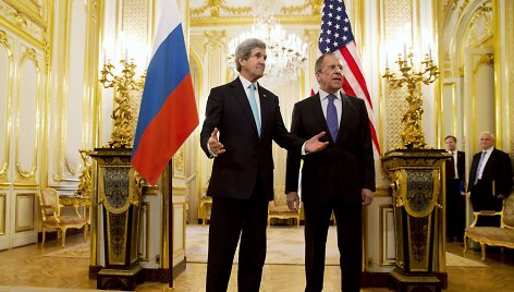 JAV sekretorius Johnas Kerry ir Rusijos užsienio reikalų ministras Sergejus Lavrovas