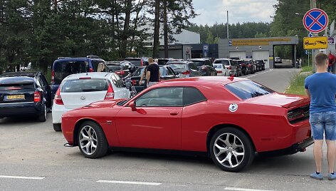 Automobilių eilės prie &bdquo;Regitros&ldquo;