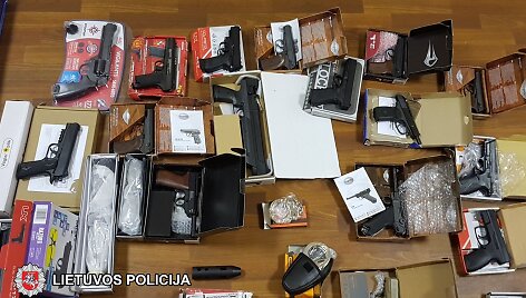 Neteisėto disponavimo ne&scaron;aunamaisiais ginklais bylos įkalčiai