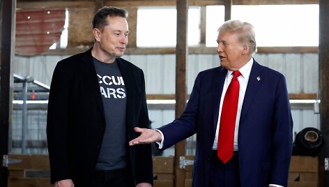JAV i&scaron;rinktasis prezidentas Donaldas Trumpas ir turtingiausias pasaulio žmogus Elonas Muskas / ANNA MONEYMAKER / AFP