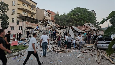 Žemės drebėjimo Vakarų Turkijoje padariniai / Ihlas News Agency / via REUTERS