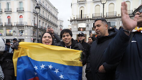 Venesueliečiai susirinko Ispanijos centre &scaron;vęsti N.Maduro suėmimą