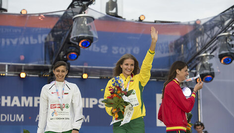 Airinė Pal&scaron;ytė su sidabriniu apdovanojimu