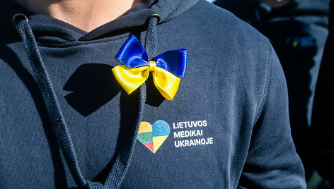 Pasitikti iš Ukrainos į Lietuvą grįžę iniciatyvos „Lietuvos medikai Ukrainoje“ dalyviai.