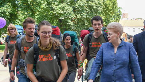 Misijos dalyviai sekmadienio popietę vyko į Prezidentūrą, kur šalies vadovė Dalia Grybauskaitė pakvietė juos pietų.