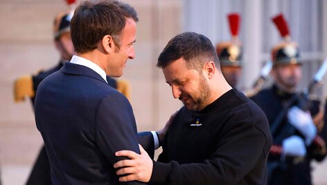 Prancūzijos prezidentas Emmanuelis Macronas ir Ukrainos lyderis Volodymyras Zelenskis
