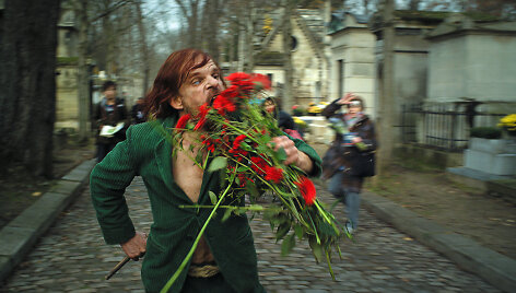 Denis Lavant. Filmo &bdquo;&Scaron;ventieji motorai&ldquo; kadras 