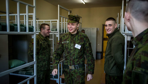 Martynas Jankauskas (centre)