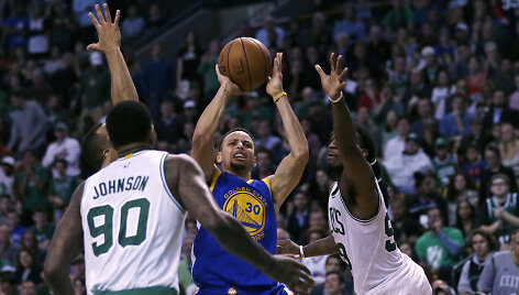 Stephenas Curry atvedė &bdquo;Warriors&ldquo; į 24 pergalę &scaron;iame sezone