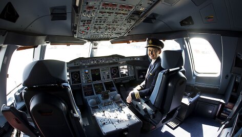 &bdquo;Emirates airlines&ldquo; pilotė &bdquo;Airbus A380&ldquo; lėktuve
