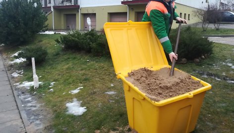 Smėlio ir druskų mišinio konteineris