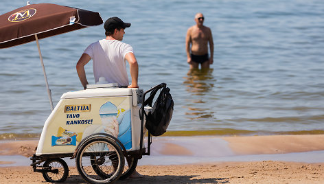 Poilsiautojai Palangos paplūdimyje