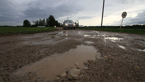 Šiaulių apskrityje dulka žvyrkeliai