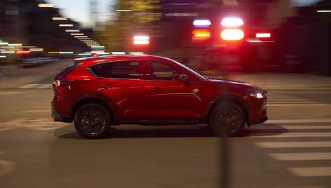 „Mazda“ atnaujino populiarųjį miesto visureigį CX-5
