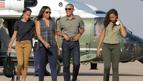 Barackas ir Michelle Obamos su dukromis Sasha ir Malia