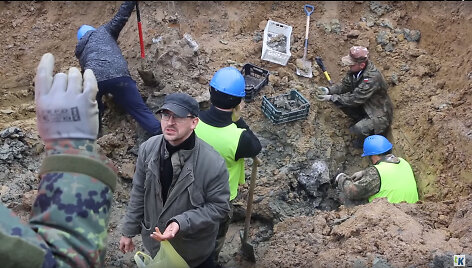 Lenkijoje atkastas karo metais sudužęs rumunų bombone&scaron;is
