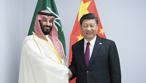 Kinijos lyderis Xi Jinpingas ir Saudo Arabijos sosto paveldėtojas Mohammedas bin Salmanas