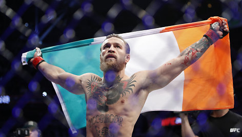 Conoras McGregoras įveikė Donaldą Cerrone'ą per UFC kovą Las Vegase.