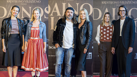 Elžbieta Latėnaitė, Emilija Latėnaitė, Oskaras Kor&scaron;unovas ir Eglė Karpavičiūtė, Beata Ti&scaron;kevič ir Saulius Baradinskas