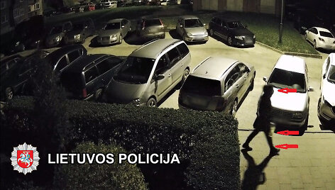 Klaipėdos kriminalistai sulaikė du asmenis įtariamus tyčia sugadinus svetimą turtą visuotinai pavojingu būdu