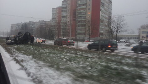 Apvirtęs automobilis Laisvės pr.
