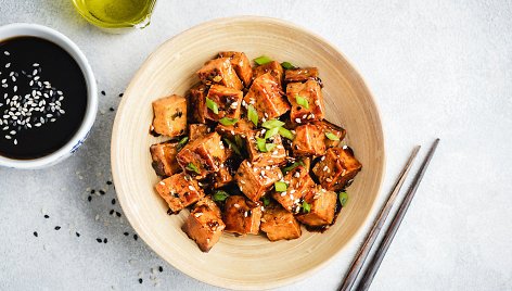 Tofu su sezamais