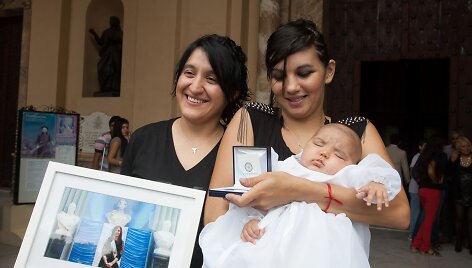Argentinos prezidentė tapo lesbiečių dukros krik&scaron;tamote