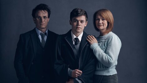 Harį Poterį, jo sūnų Albą ir žmoną Džinę spektaklyje vaidins Jamie Parkeris, Samas Clemmettas ir Poppy Miller