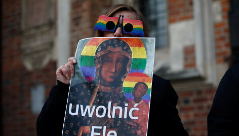 Plakatas, kuriame &ndash; &Scaron;vč. Mergelė Marija su vaivoryk&scaron;tės spalvų nimbu