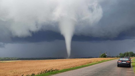 Šiaulių rajone prasisuko galingas viesulas