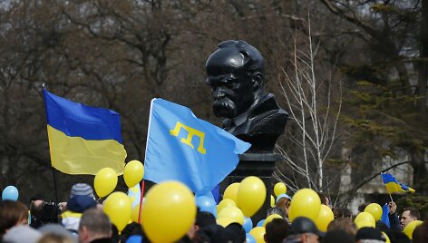 Ukrainiečiai prie paminklo Tarasui &Scaron;evčenkai