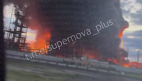 Gaisras NS-Oil naftos perdirbimo gamykloje Novospaskojo miestelyje