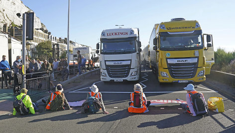 Klimato aktyvistai užblokavo įvažiavimus į Doverio uostą