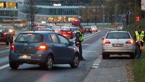 Vilniaus policija gaudė A juostą užimančius automobilių vairuotojus