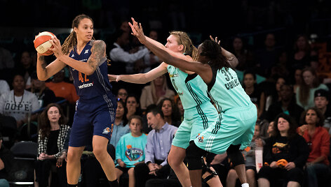 Brittney Griner (kairėje)