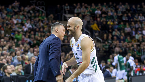 Nick Calathes pasisveikinimas su Žalgirio treneriais   