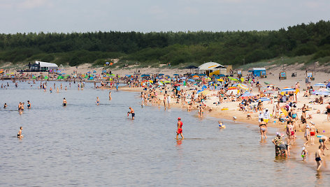 Poilsiautojai Palangos paplūdimyje