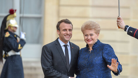 Prezidentė susitiko su Prancūzijos vadovu Emmanueliu Macronu ir dalyvavo trijų Baltijos valstybių ir Prancūzijos Prezidentų darbo pietuose