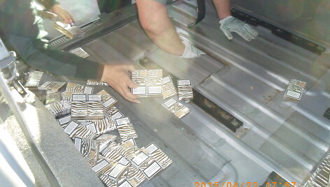 Automobilyje paslėptos kontrabandinės cigaretės