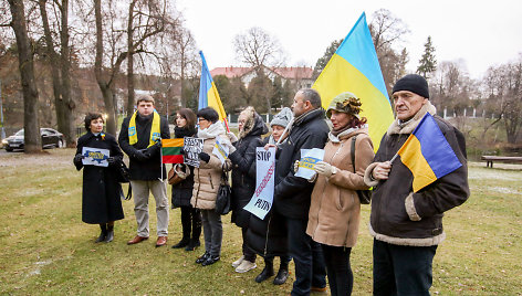 Mitingas prie Rusijos ambasados dėl įvykio Kerčės sąsiauryje