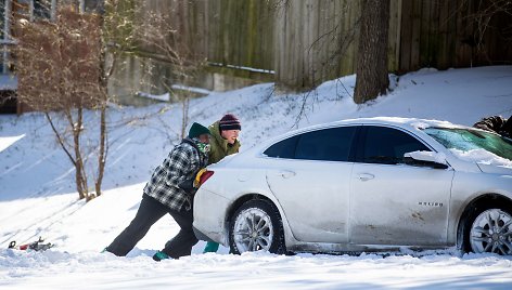 JAV užėjus rekordiniams šalčiams, žuvo žmonių, milijonai neturi elektros