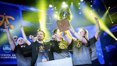 „Fnatic“ komanda triumfuoja 2015 metų ESL turnyre