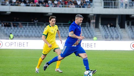 Pasaulio futbolo legendų rungtynės su legendiniais Lietuvos futbolininkais