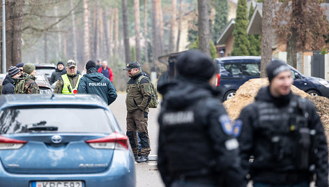 Prie Leonido Volkovo namų dirba policijos pareigūnai